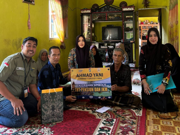 Penyerahan Santunan Kopri dan Taspen Kepada Ahli Waris Almarhum Ahmad Yani pegawai Dinas PUPR Kampar