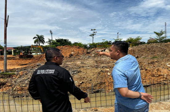Kunjungan Kepala Dinas PUPR KAMPAR Ke Proyek Penataan Pedestrian Taman Kota Bangkinang